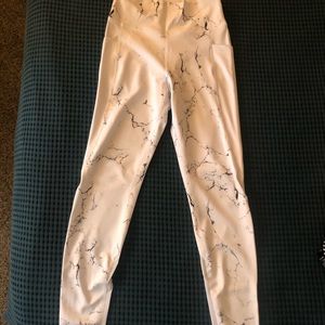 Buff Bunny Marble leggings